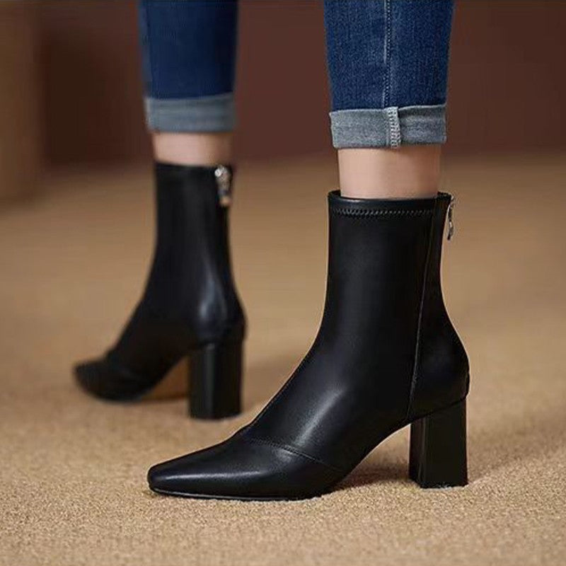 Botas Delgadas de Cuero Suave con Cremallera Trasera y Forro de Terciopelo — Tacones Elegantes