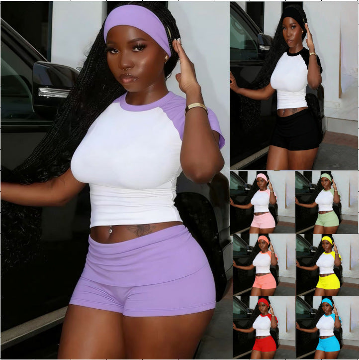 Conjunto deportivo de tres piezas raglán de mujer en colores contrastantes: camiseta, shorts y diadema