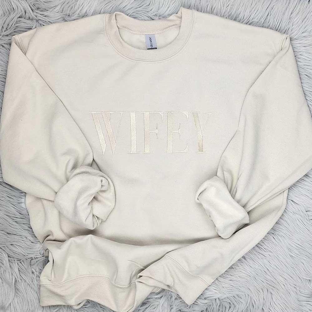 Embroidered “Wifey” Sweatshirt – Cozy Crewneck Perfect Gift for Her