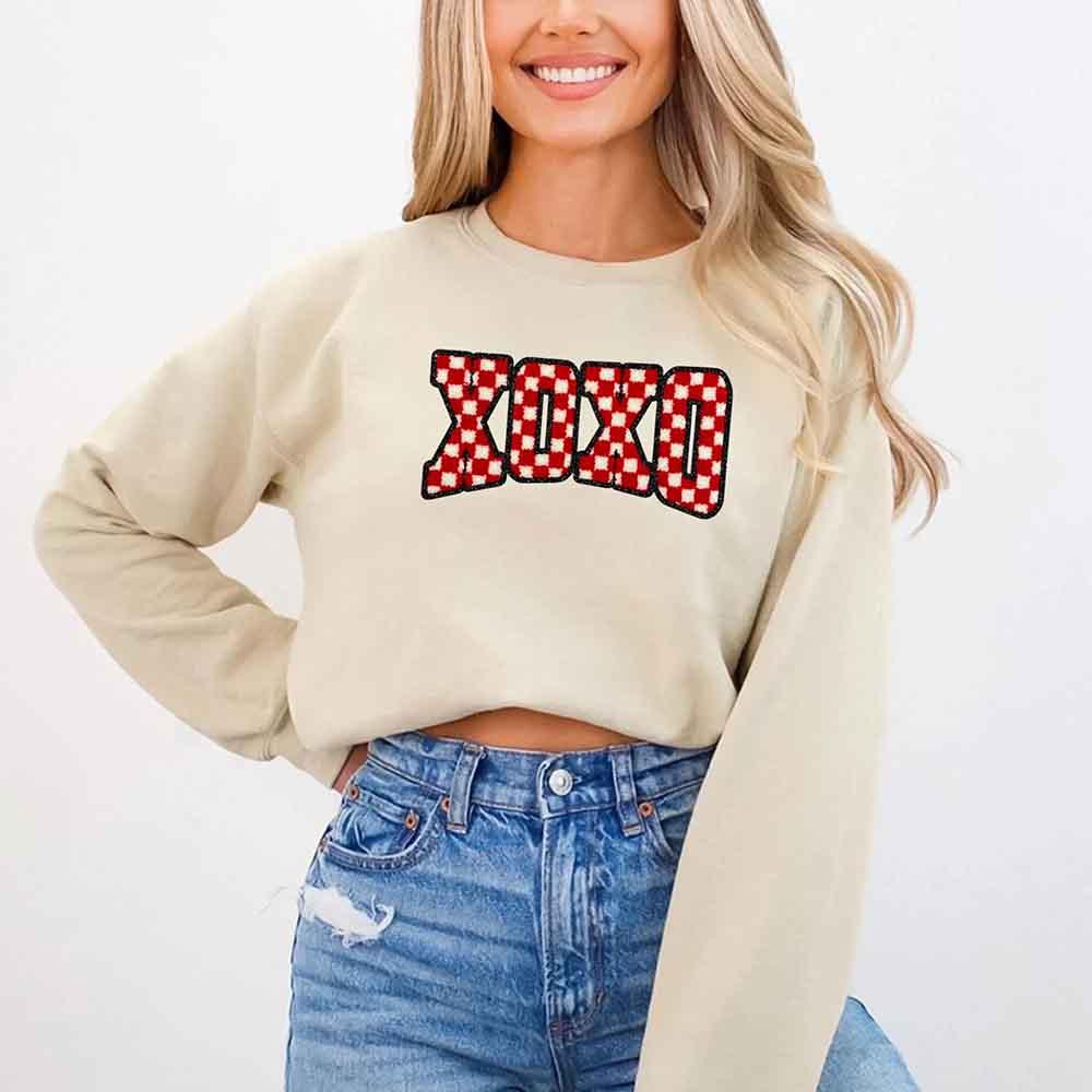 XOXO Checkered Valentine Sweatshirt – Furry Style Printed Sweater