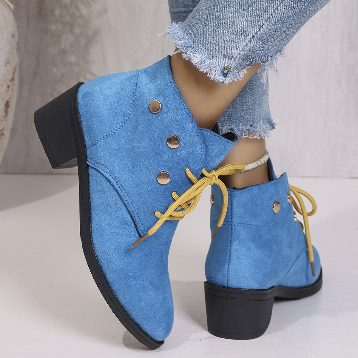 Botines de tacón grueso con punta fina y cordones para mujer