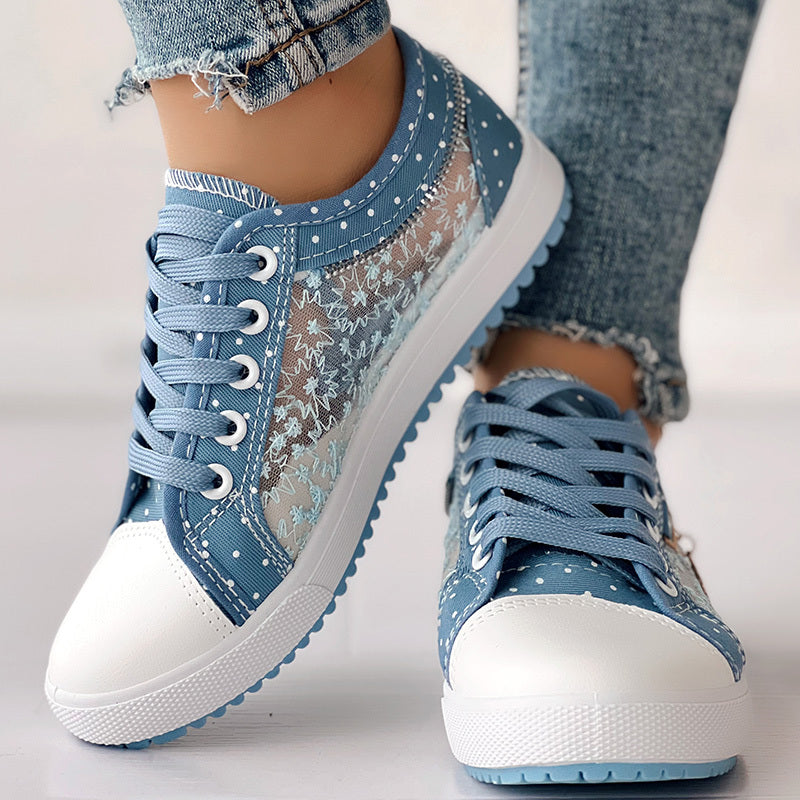 Zapatillas con estampado de lunares y bordado floral — Zapatillas casual de lona para mujer